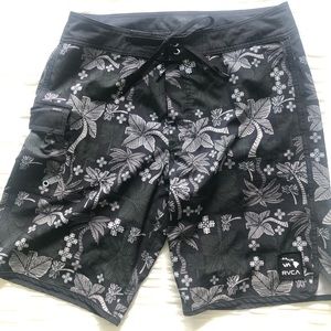 Men’s board shorts! Gently used